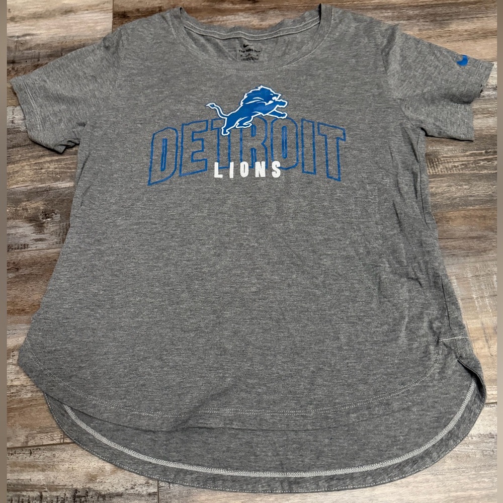 Women’s Nike NFL Detroit Lions T-shirt size medium